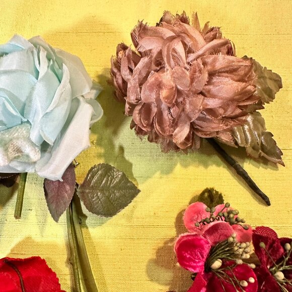 LOT of 9 Vintage Silk Millinery Flower Pins - in Christian Dior Box - Picture 4 of 15